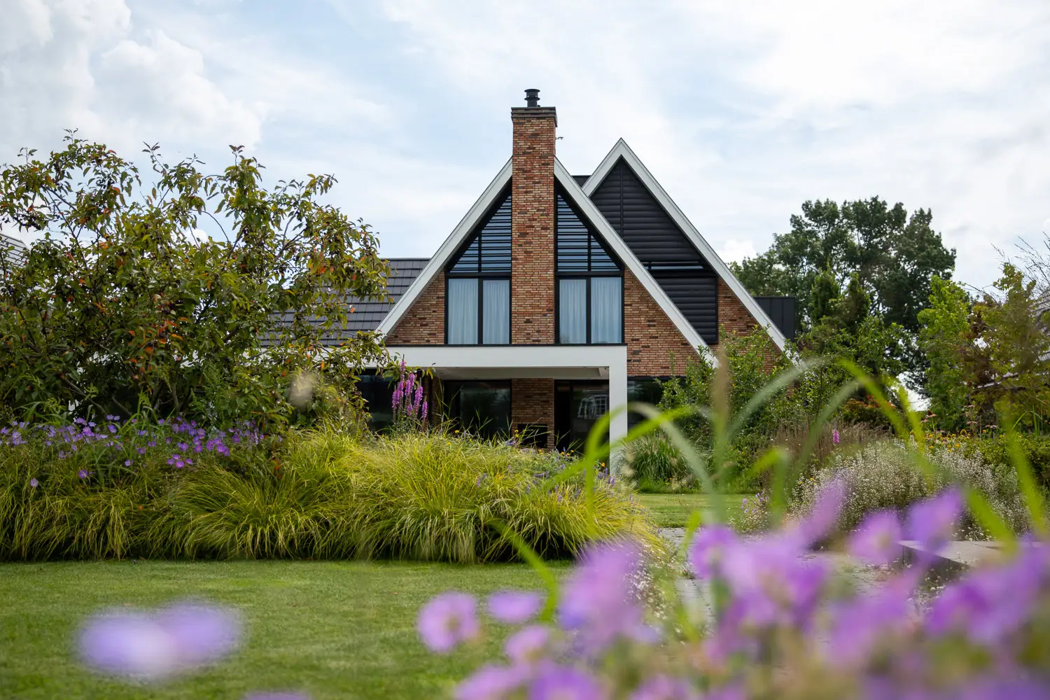 Je tuin bewateren tijdens écht hete dagen: zo doe je dat slim