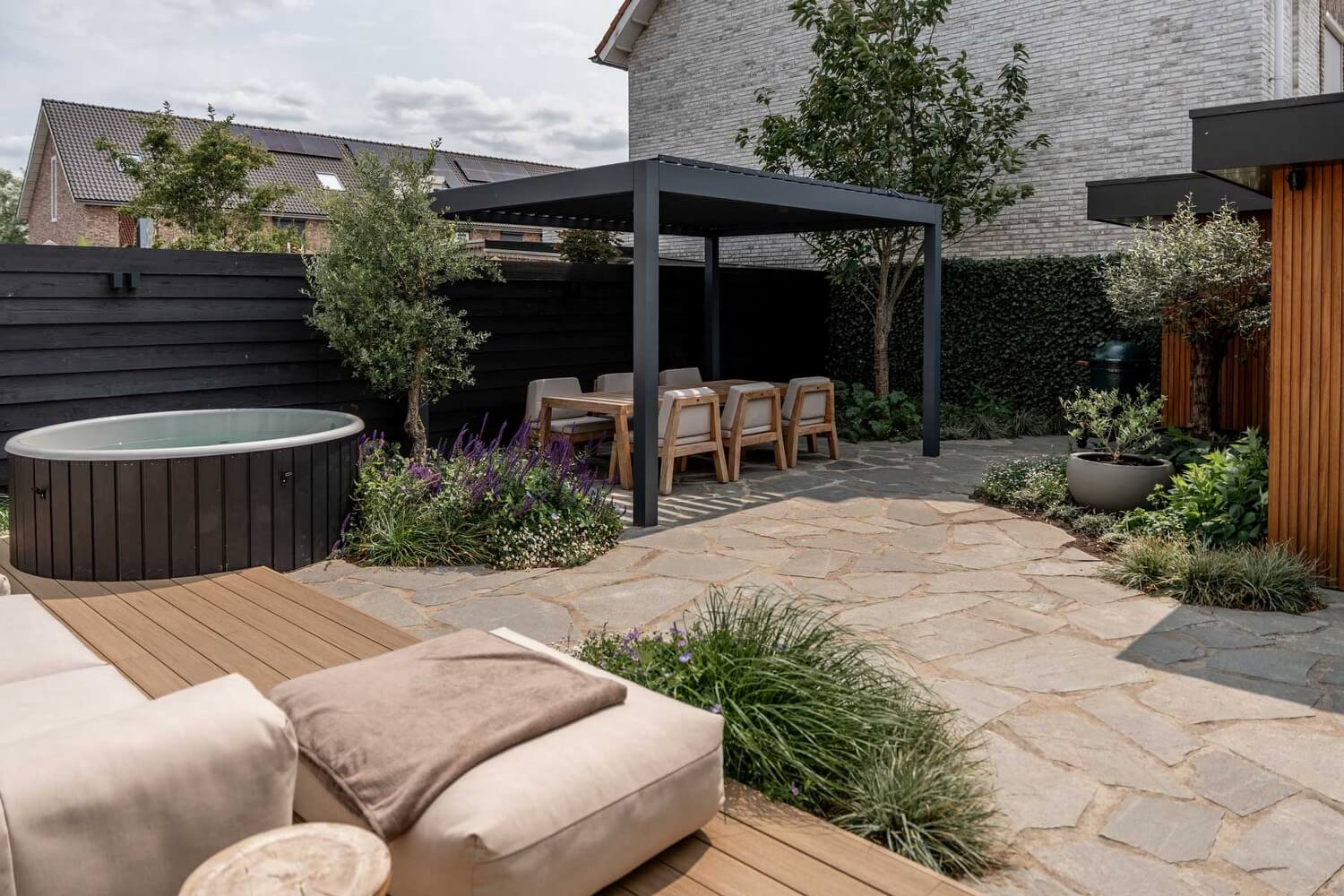 Tuinontwerp twee-onder-een kap tuin in Brielle - he155a1