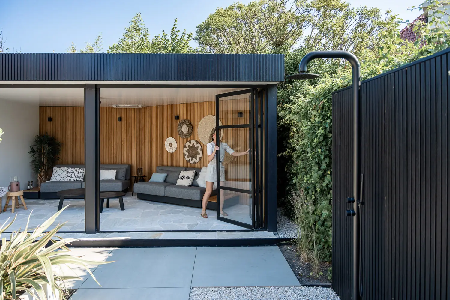 Van Bach wanden in overkapping met scharnierdeuren - hetcommunicatiemeisje-studio_linda_wester-hr-27